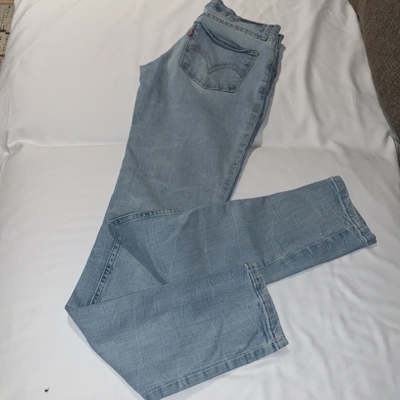 Gently Loved Levi’s Skinny Jeans - Picture 6 of 7